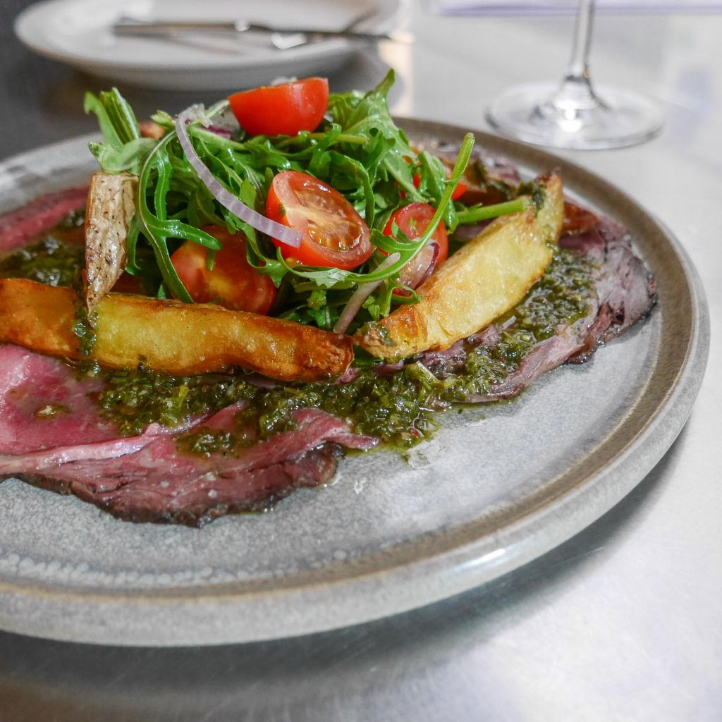 McFuzzleManchen's tweet photo. Great #Lunch today at @LindesLane just off @rundlemall. Fantastic venue,  #Food, #SAWine &amp; #CraftBeer http://t.co/VwxufNvmGq