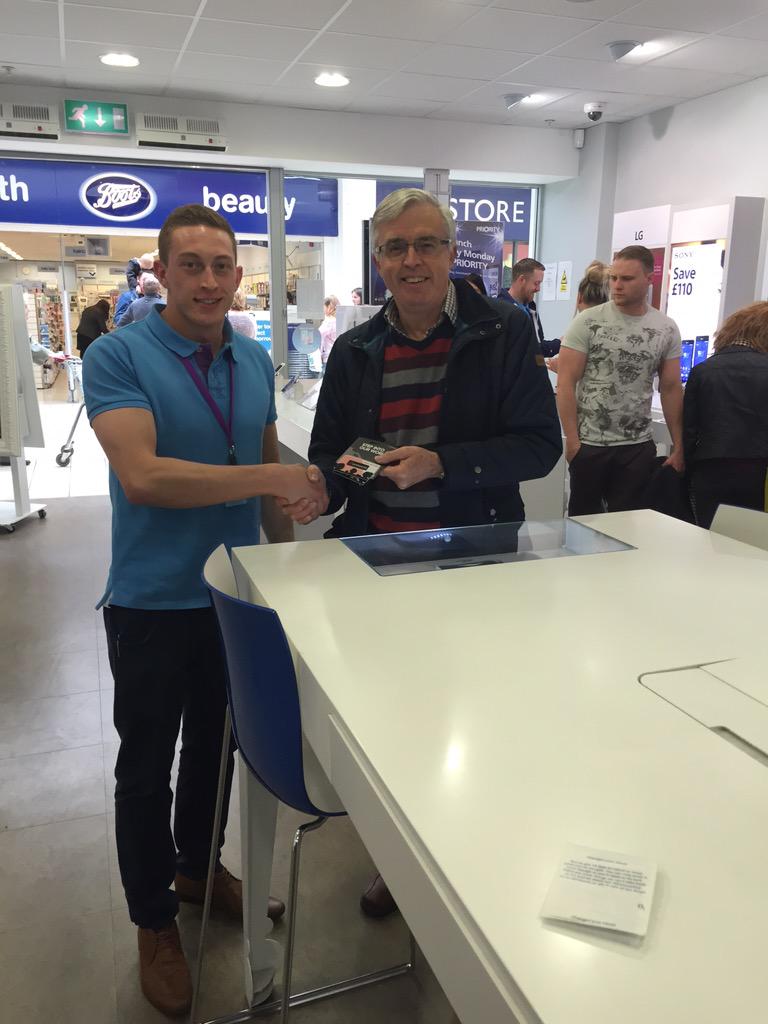 DanMawson_'s tweet image. #O2CrystalPeaks @PeaksShopping Happy Winner of Cineworld Vouchers! @TalkDirectLeeds @lindajonesO2 @HabibKhatib_o2