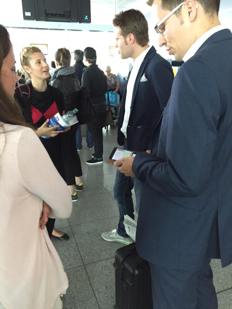 Felix #Brych ist jetzt schon im Tunnel! Urs #Meier hat auch schon angerufen! #BVBWOB #DFBPokalfinale #Berlin