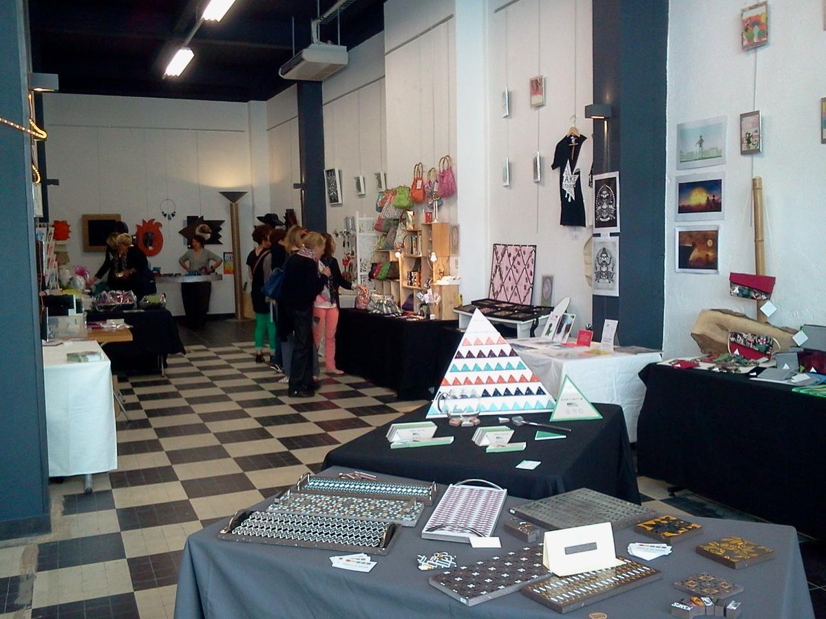 sow_ay's tweet image. Boutique éphémère ouverte ! Jusqu&apos;à dimanche 19h, rue St-dominique, à coté du ciné les Ambiances. Come say hello !