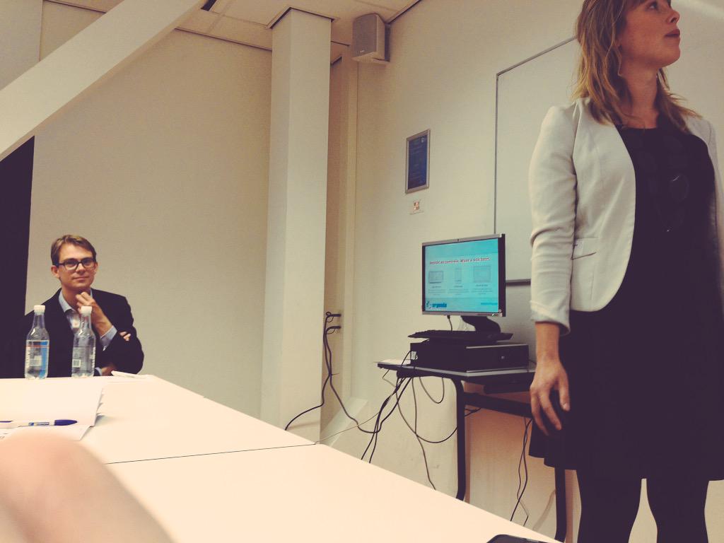 Eerste rang bij de sessie van <a href="/DennisvBerkel/">Dennis van Berkel</a> en <a href="/n_koperberg/">Nienke Koperberg</a> tijdens #SustainaBul verbinden #recht en #psychologie