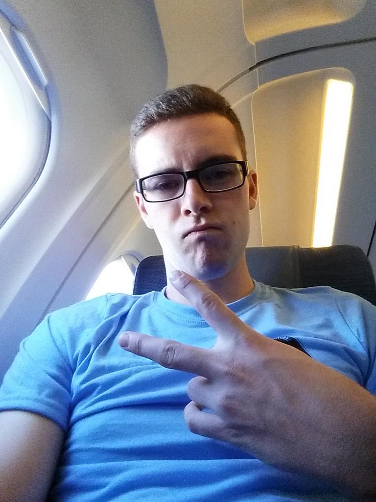 jassteel's tweet photo. Péage guys going back to cali! Tkx to goef molson for taking care of my boy @BeerExpress3000 http://t.co/8OxbyFvRce