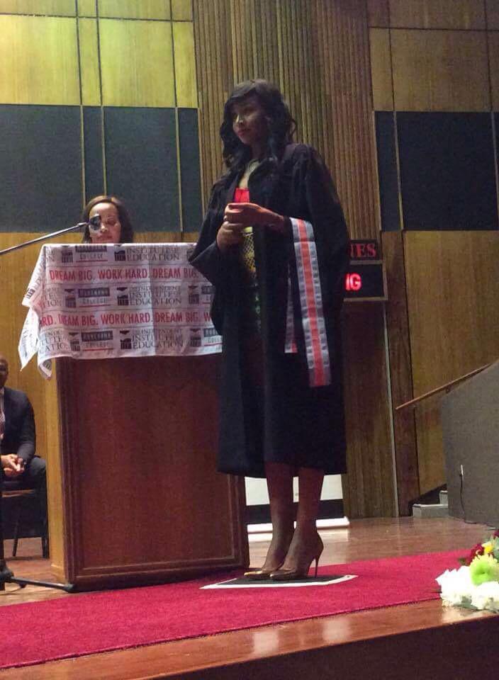 Mea_Khensy's tweet photo. Congrats Blui 🙌🙌🙌🙌🙌🙌🎓🎓 #RoyalGraduation #RoyalFriday http://t.co/lkEJ35iT0S