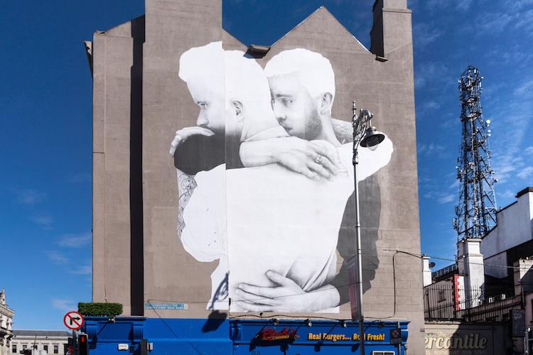 lesinrocks's tweet photo. L’Irlande fait son « coming out » http://t.co/TaSFcw5wIW http://t.co/GfFOjSnRwi