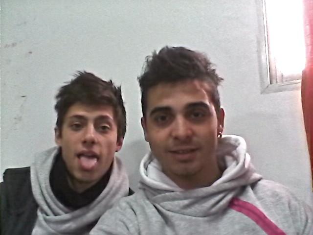 NeeryAbrego's tweet photo. Con mi amigo #WR48 todo rotoo #Vierneeeeeeeeeees http://t.co/ygQNbdnRd6