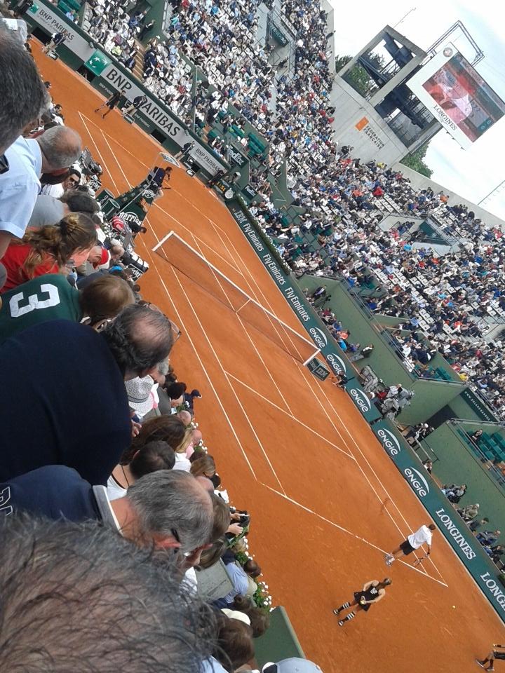val53410's tweet photo. Duel de francais @NicolasMahutFan vs @GillesSimon84  oh yeah !!! #RolandGarros http://t.co/0tnuwj51AA