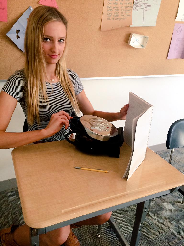 mack_mcd's tweet photo. when Ur teacher thinks u learnin but u really cookin cinna bunz http://t.co/jXYtsOmjdU
