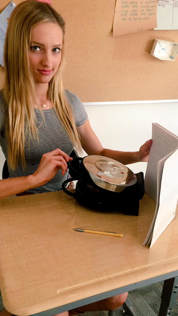mack_mcd's tweet photo. when Ur teacher thinks u learnin but u really cookin cinna bunz http://t.co/jXYtsOmjdU