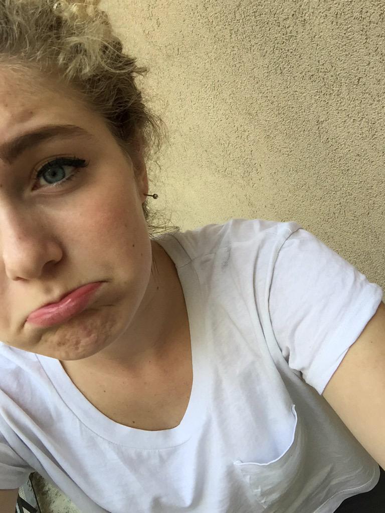 sofia_viscardi's tweet photo. .@Albericoyes io no😡😡👊🏼❤️ http://t.co/RvZGtCBwK5