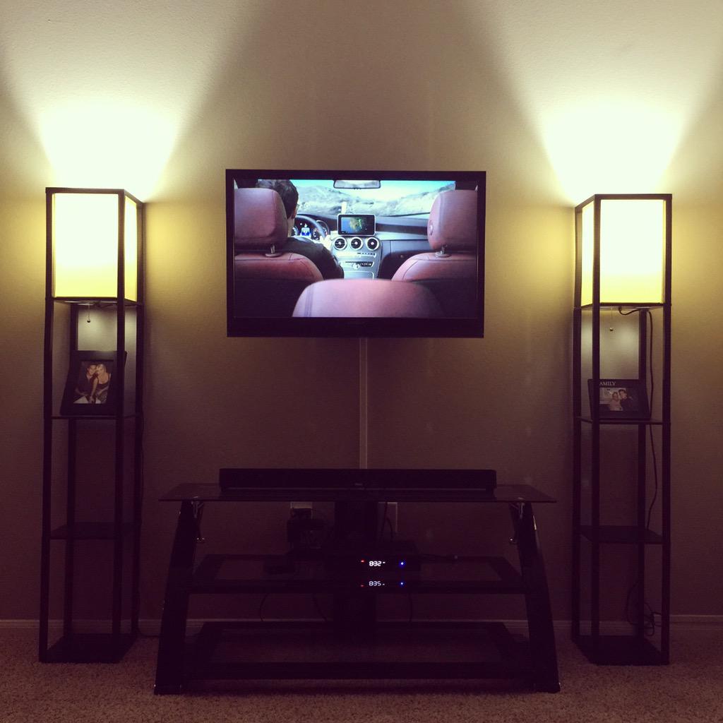 CassiusTrujillo's tweet photo. Got new LED lights for the living room 👌🏻 http://t.co/FBcG8Rc1kn