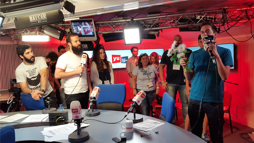 vodafoneyu's tweet photo. Hoy @DavidBroncano es "la novia" y nos enseña técnicas para coger el ramo en #TuttoTutoriali http://t.co/83lp0YNzZV http://t.co/qgGH4rwBcr