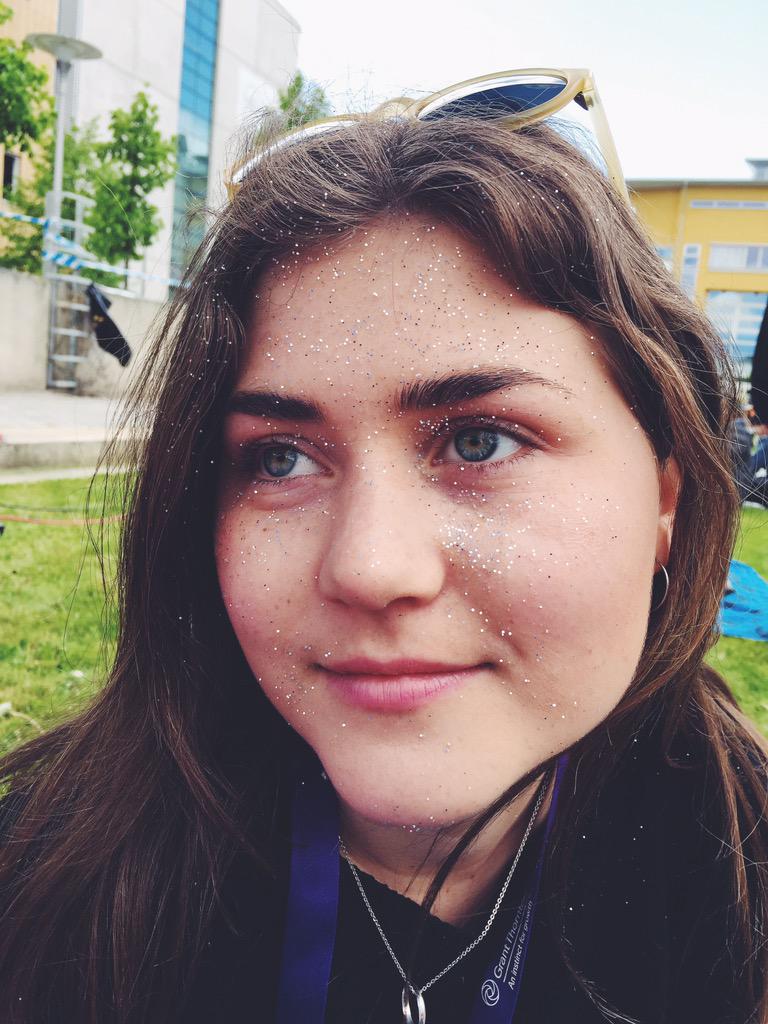 Soderfem's tweet photo. GLITTER på #sommarfest2015 http://t.co/21I1uDhUXo