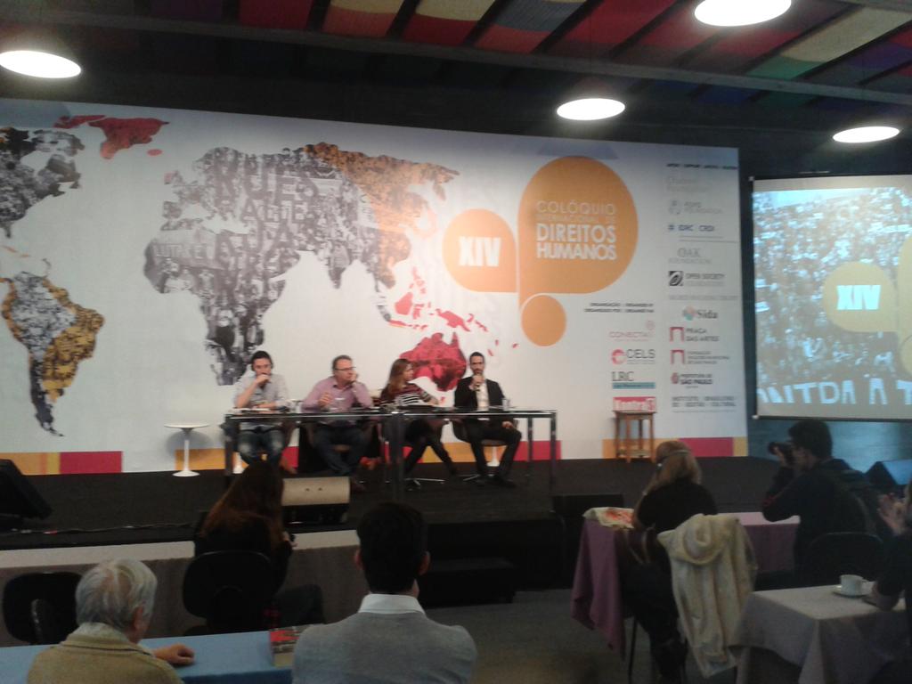 Mig_Moguel's tweet photo. Empezamos!! El tema: Nuevas tecnologias y formas de participación #Coloquiodh #DHeRuas http://t.co/vOitLz9P9i