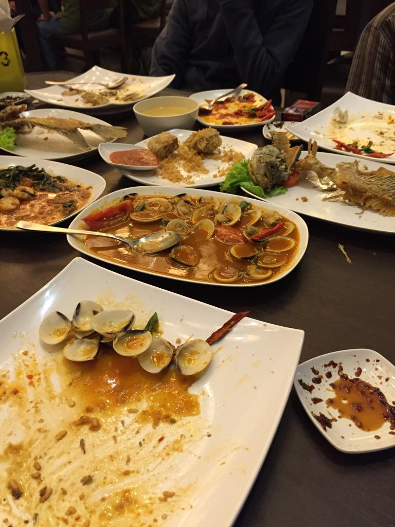 Skhat's tweet photo. @LemburKuringJkt makan enak setelah kerja keras di lembur kuring bsd http://t.co/jQAwhzFZKh