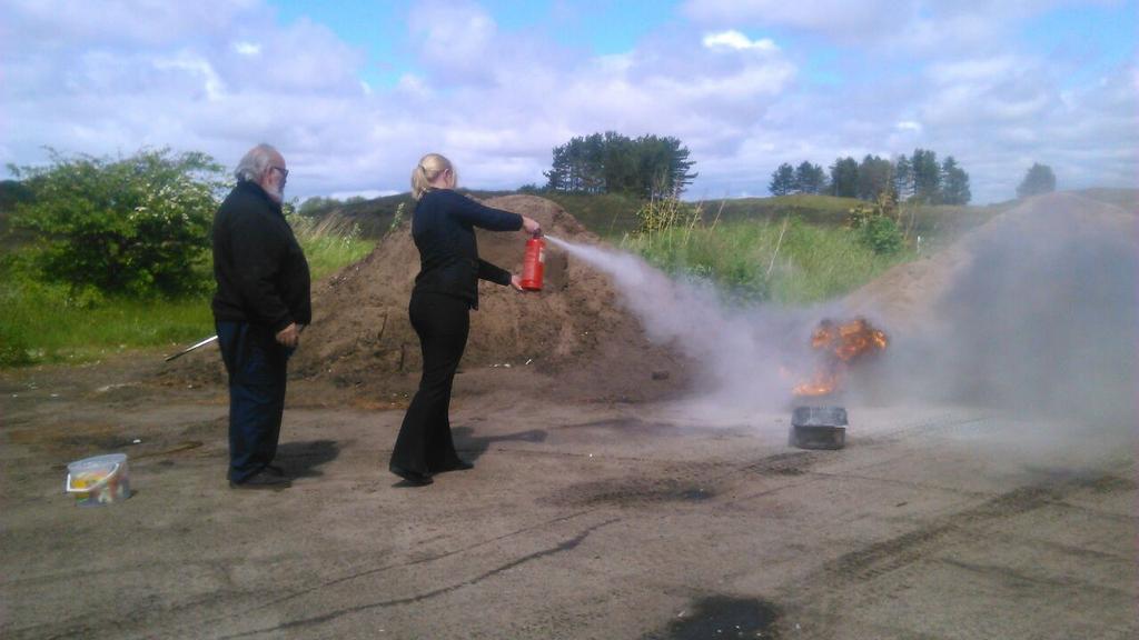 SandAGolfClub's tweet photo. We are undertaking some fire marshall training for some of our staff today. Here is @Becca_D20 in action #healthsafe http://t.co/NpWKnYBXvX