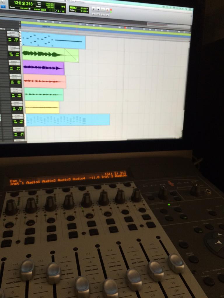 RunningManRecor's tweet photo. Session with @JamieLee_Parker today! Very excited got a great song to work on! http://t.co/aaAxoz1Gc2