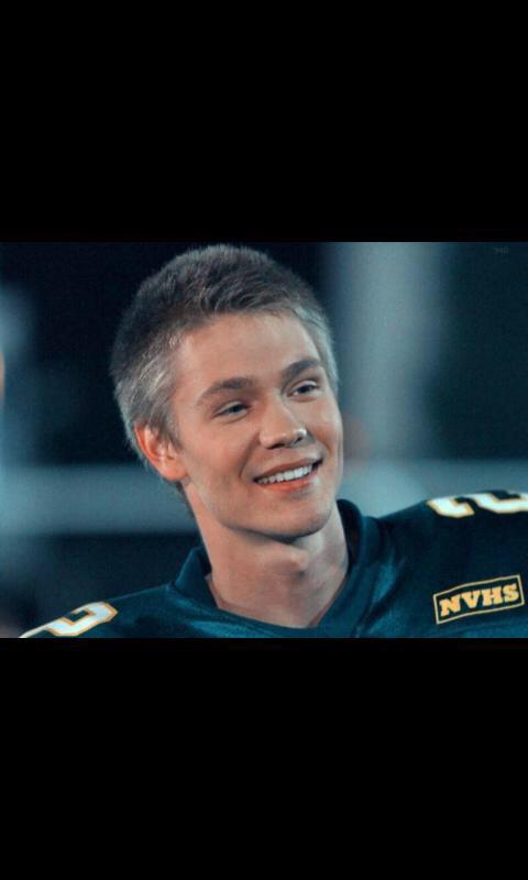 GirlsNoteBook's tweet photo. You're lying if you say you didn't have a crush on him after watching A Cinderella Story. http://t.co/7Z2N2j3BiH
