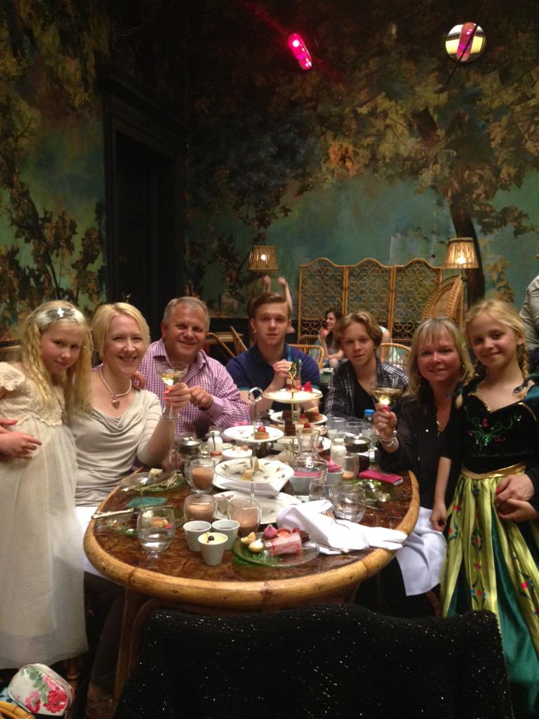 lisabrassbelle's tweet photo. Fabulous afternoon tea with @danhuttlestone7 @tomhuttlestone @MHuttlestone at @sketchlondon #IntoTheWoods  @disney_uk http://t.co/J1aOjehOLi