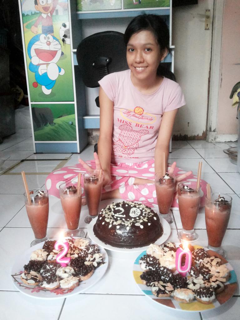 Ultahnya barengan my oshi <a href="/ghaidaJKT48/">ghaida</a> sama2 20tahun~ <3 sukses terus ya my oshi.. makin ganteng~ XD