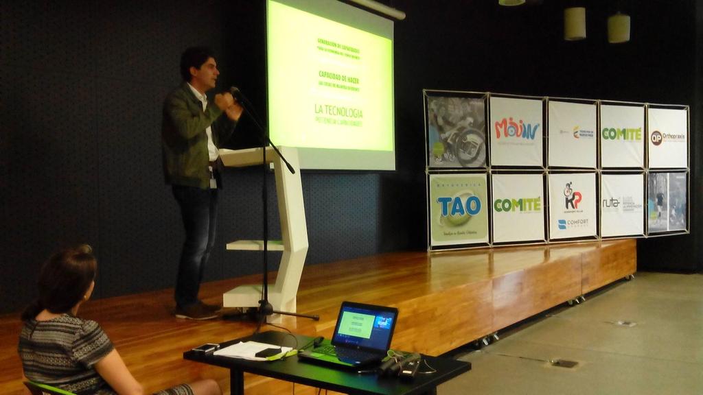 ElComiteR's tweet photo. La tecnología potencia las capacidades ¿Por que no ponerla al servicio de la discapacidad? #SimposioElComite http://t.co/7DjUqNGWWK