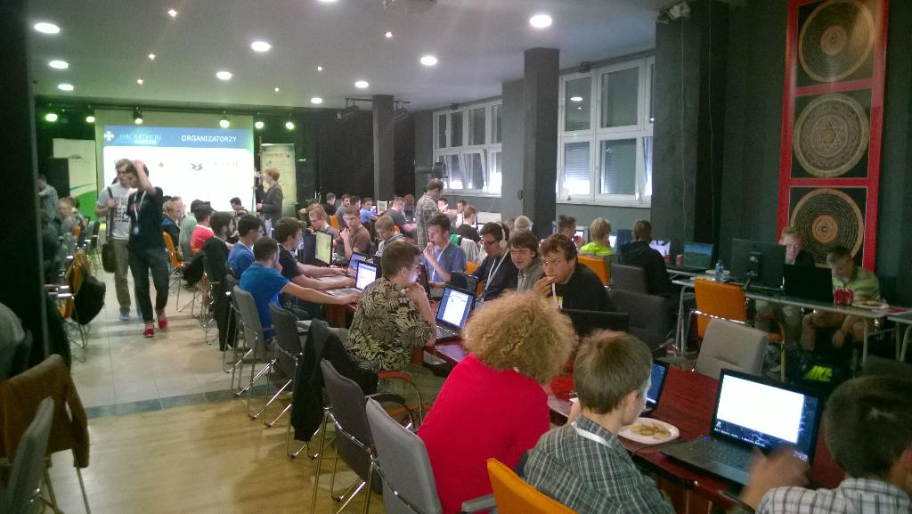 hackRzeszow's tweet photo. Sala już wypełniona po brzegi. Jeszcze chwila i zaczynamy! #hackRz #Hackathon #gamejam #gamedev #Windows10 http://t.co/Rse3ulNqKR