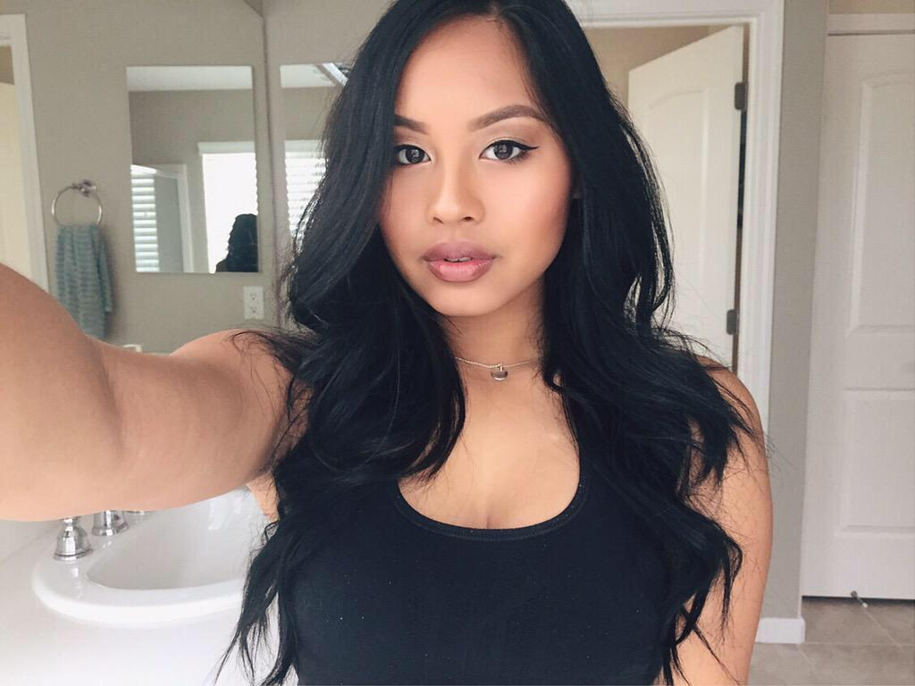 BaddiesBoss's tweet photo. Mhm girl 😍 http://t.co/HuCD9WrfmH