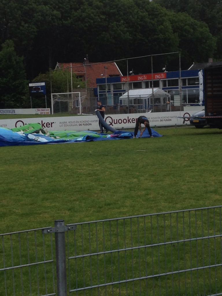 meanderkids's tweet photo. Opbouw is in volle gang. http://t.co/gtaC4SlGqd