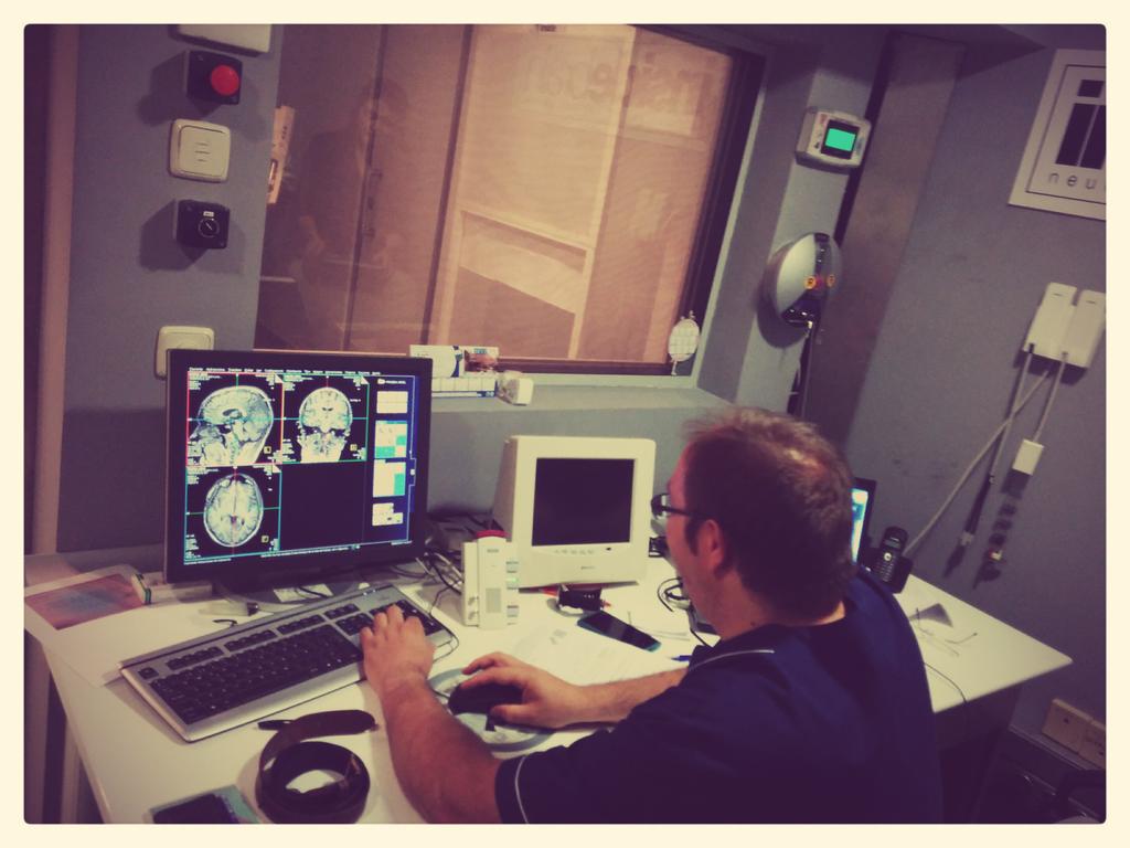 AEGIkastetxea's tweet photo. Aprendiendo sobre #ResonenciaMagnética #Neuromarketing #Emociones #Neuroresearch en @neurosciencesIB #Madrid http://t.co/XjvkUNHJUn