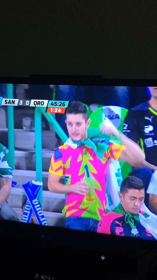 victorglz20's tweet photo. Como ves a este compadre que anda medio desubicado no? @martinolimx @LuisCpda http://t.co/AWTwVhDSwH