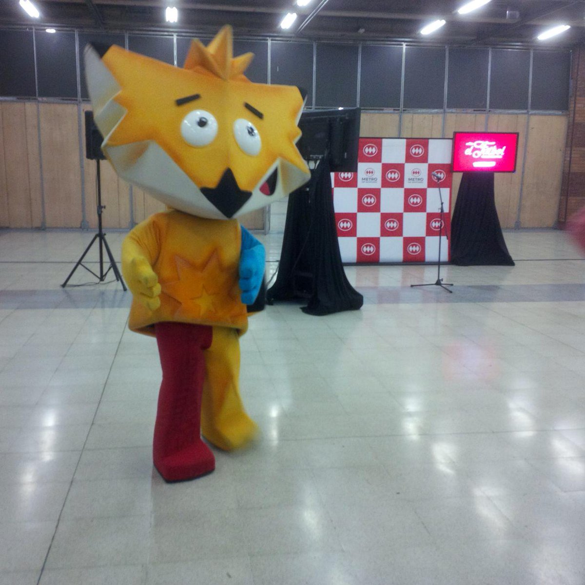 zincha_ca2015's tweet photo. En minutos presentaremos junto a @metrodesantiago las medidas para apoyar a los hinchas en la @CA2015 ;) http://t.co/AHknky1Ab8