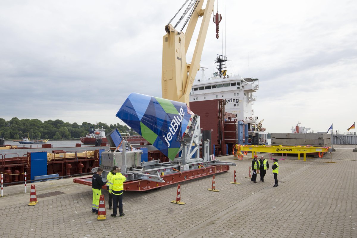Airbus's tweet photo. Airbus launches ship carrying first components for #A320 Family production in Mobile, USA. http://t.co/SeV16Zd6bX http://t.co/2De4GEIvUB
