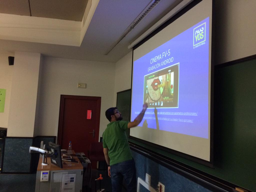YOSContenidos's tweet photo. Aforo completo hoy en la Universidad de Castellón en el Seminario CÓMO HACER VÍDEOS CON SMARTPHONE cc @JaviCasanovaM http://t.co/2sTjWZNIck