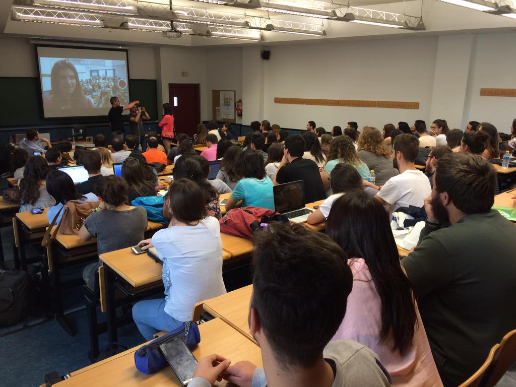 YOSContenidos's tweet photo. Aforo completo hoy en la Universidad de Castellón en el Seminario CÓMO HACER VÍDEOS CON SMARTPHONE cc @JaviCasanovaM http://t.co/2sTjWZNIck