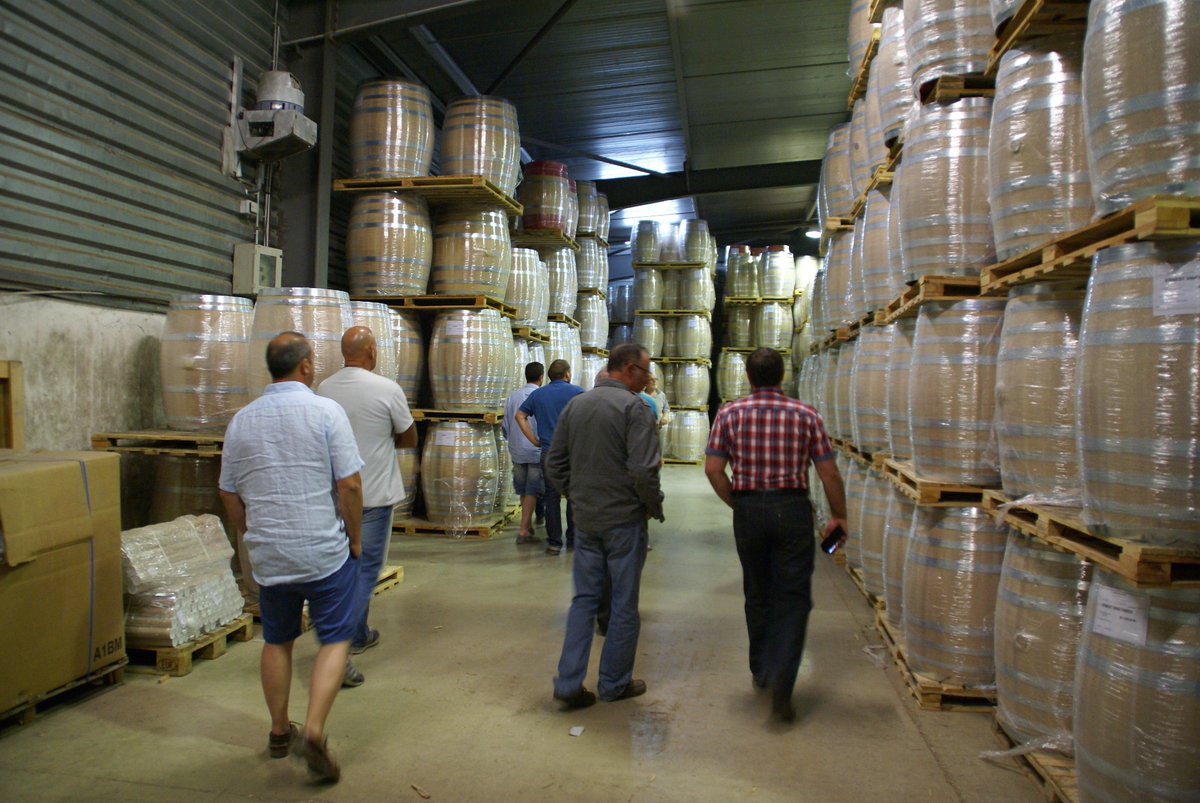 toneleriaboutes's tweet photo. Nuestros Compradores de #Roble visitando La #Toneleria #Boutes http://t.co/xjLR6KKamh