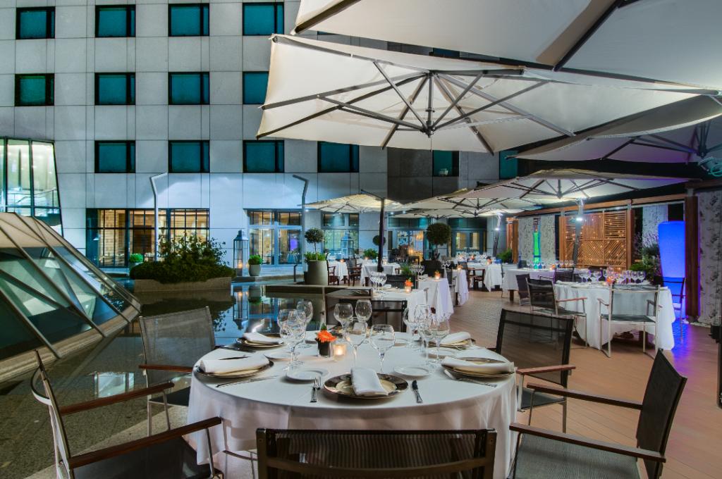 sheratonmadrid's tweet photo. !Ya están abiertas! 
nuestra piscina exterior y nuestras terrazas os esperan http://t.co/yJg5uBLCza