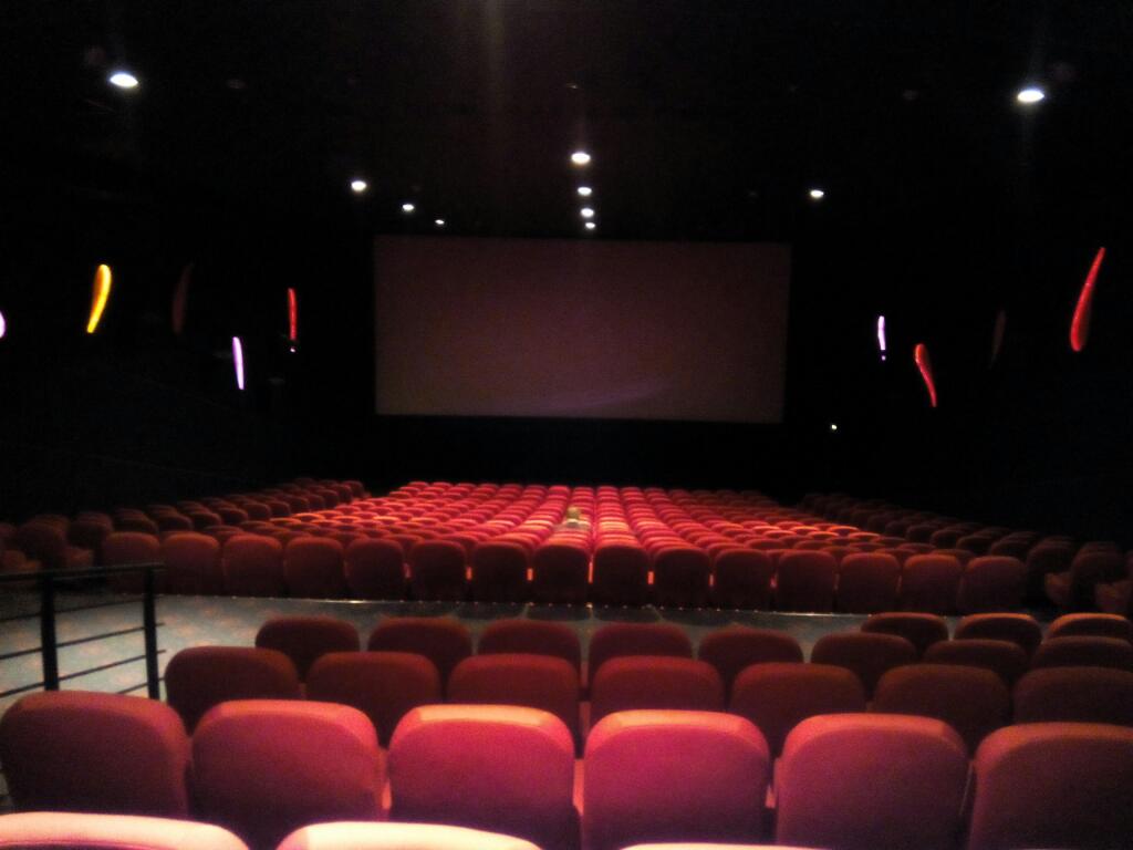 IXfingers's tweet photo. Putain! Y a un mec qui a pris ma place ! J'me barre! #ThisIsMySpot #SheldonCooperStyle http://t.co/E6hR5LjfCT