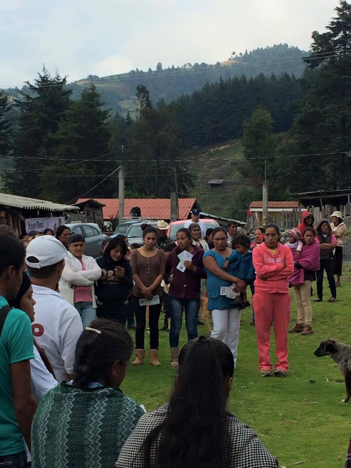 MorenaZit's tweet photo. Un gobierno incluyente, eso es lo que ha venido demostrando Emma en su campaña http://t.co/FTL1wgszIj