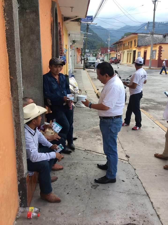 jorgesolergomez's tweet photo. En #Vaquería y #Coacoatzintla me comprometí a legislar con honestidad buscando el bienestar de nuestro #distrito9 http://t.co/TA1EDjP5ye