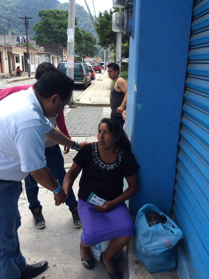 jorgesolergomez's tweet photo. En #Vaquería y #Coacoatzintla me comprometí a legislar con honestidad buscando el bienestar de nuestro #distrito9 http://t.co/TA1EDjP5ye