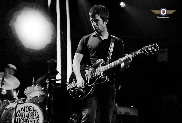 Hail to the Chief! Happy Birthday Noel Gallagher (48)  