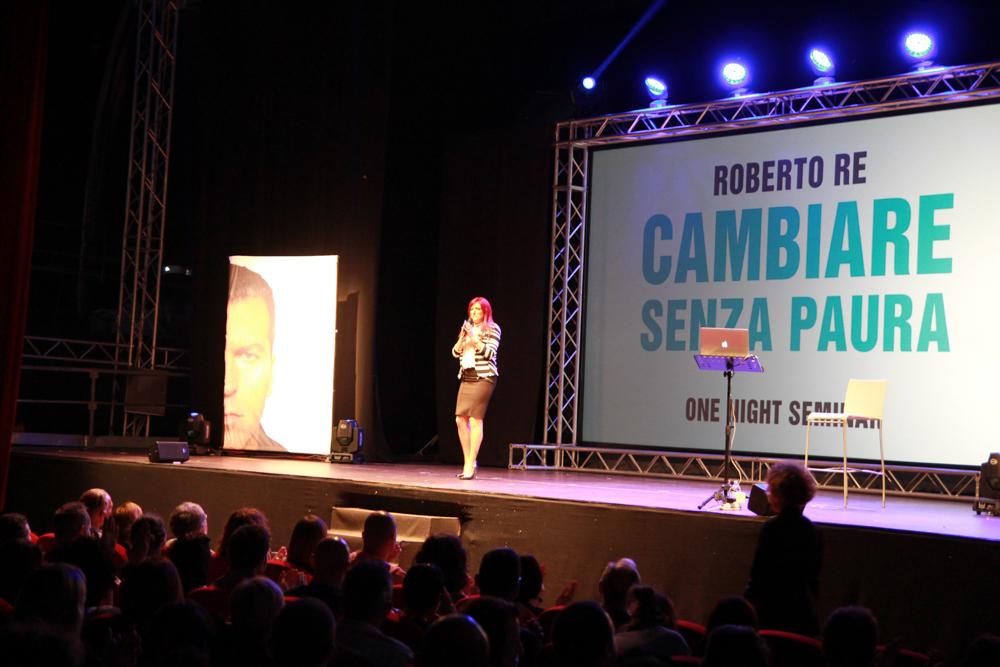 manuelik_71's tweet photo. E' aperto il nuovo centro fly a Brescia!!! Inaugurazione in occasione del tour di Roberto Re "Cambiare senza paura" http://t.co/FfN44zu7VP
