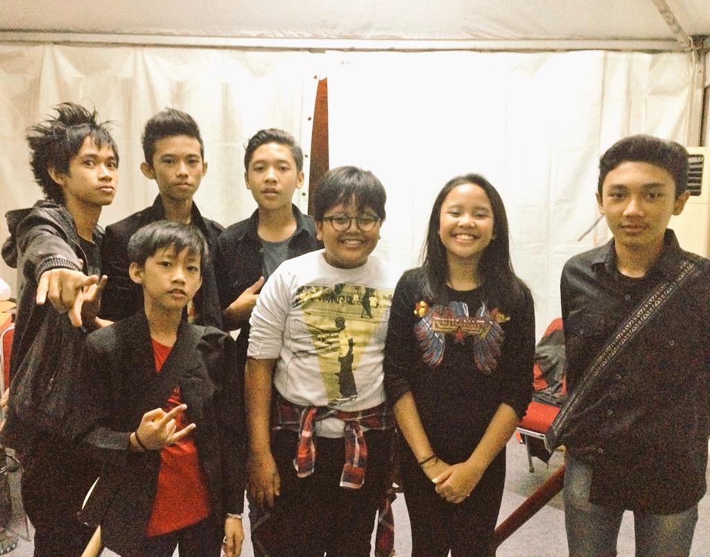 BandLittlewings's tweet photo. Little Wings backstage at Jakarta Fair 2015 #PRJ2015 http://t.co/708lNSgwrf