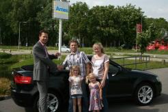De famile Herlaar uit Hendrik-Ido-Ambacht is de winaar van 'De Cabrio-Actie'!. Gefeliciteerd namens #AARental #Ames