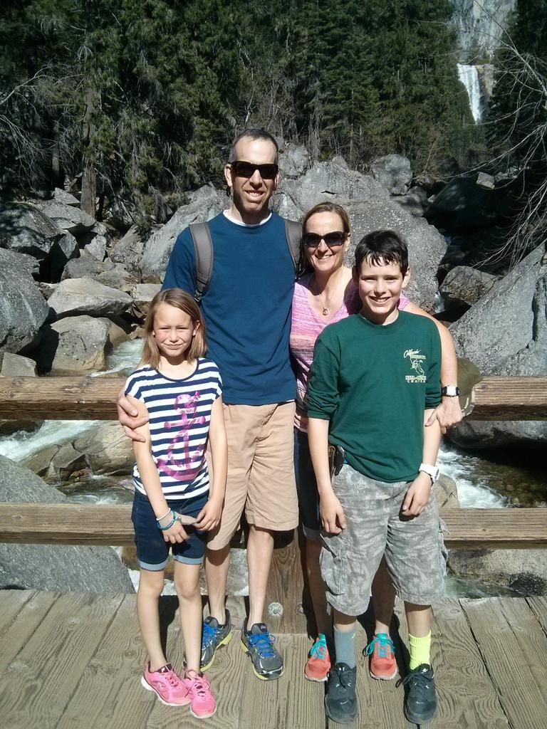 MikeMunoz123's tweet photo. Fun day in Yosemite http://t.co/EsVdESprvc
