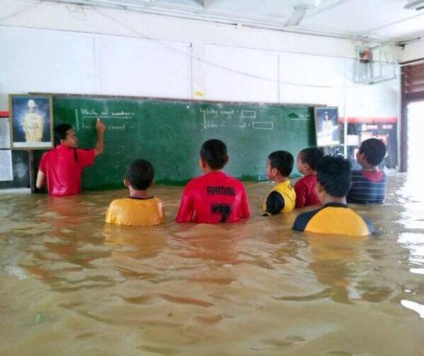 A_A_Ron_Rodgers's tweet image. Will TAMU ever cancel classes during severe weather?

 No     |    No
—— ✏️ ——
 No     |   No

#aggieproblems #TAMU19