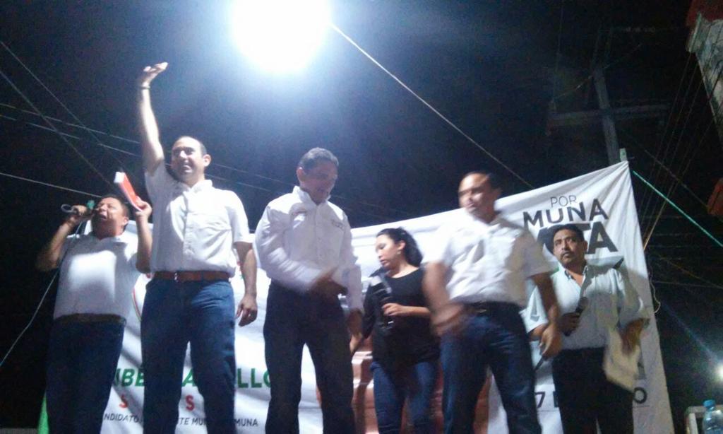 rubencarrillo_s's tweet photo. Anoche realizamos un mitin en nuestro querido Muna, junto con @FelipeCervera  @eveliodzibpza #LosMejoresCandidatos http://t.co/YeqHnXUGeU
