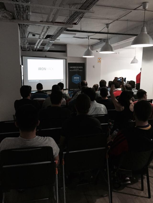 _StartupCenter's tweet photo. Apunto de empezar las presentaciones de  proyectos de #WebDevelopment en el #hackshow de @ironhack en @Cink_Emprende http://t.co/LajbbNnBOK