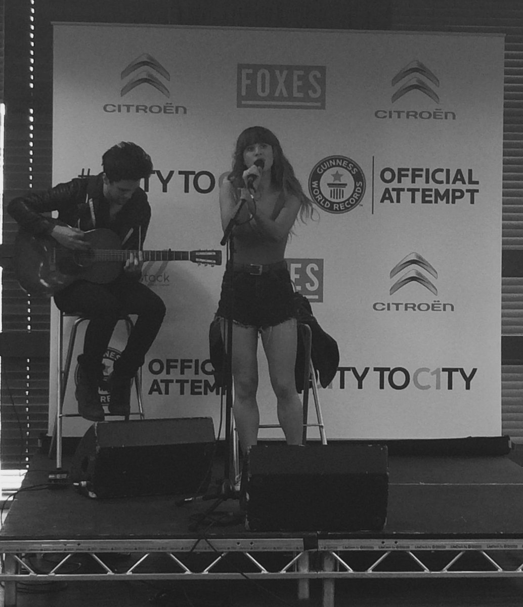 SoundcraftUK's tweet photo. #FoxesGuinessWorldRecordAttempt will be in the books! @iamfoxes travelled #c1tytoc1ty with 2 #SiExpression 1 http://t.co/OD5hrn3Xn7