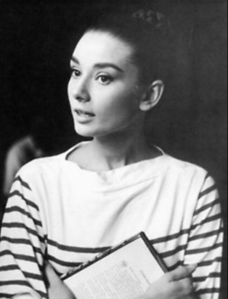livelaughloveb5's tweet image. #TimelessTrend #FashionIdol #Hepburn Can't beat the cute classic crew stripe!! 😘😍😘😍