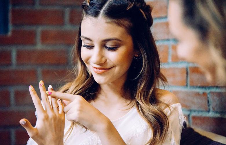 beautycoach_com's tweet photo. Exclusive: @g_hannelius tries on spring's coolest nail art via @makemeofficial!  http://t.co/jq5x6sCjLg http://t.co/Pi6EM9suFu